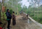 Warga Apresiasi Kinerja Satgas TMMD Kodim 0820/Probolinggo dalam Pemasangan Paving di Desa Brabe